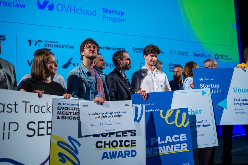 Uczestnicy konkursu startupowego Evolutions: Meetup & Showcase.